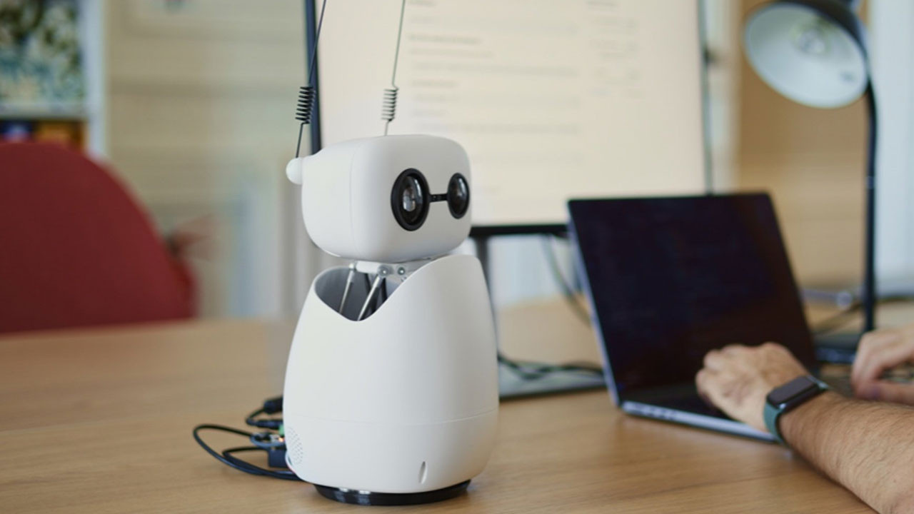 Hugging Face’den 25 cm’lik Açık Kaynak Robot: Microduck Ön Siparişe Açıldı
