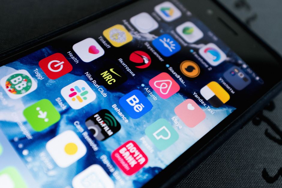iOS 27 Beta 8 ile Siri AI’da Büyük Devrim: Konuşma Tabanlı Asistan ve Yeni İyileştirmeler