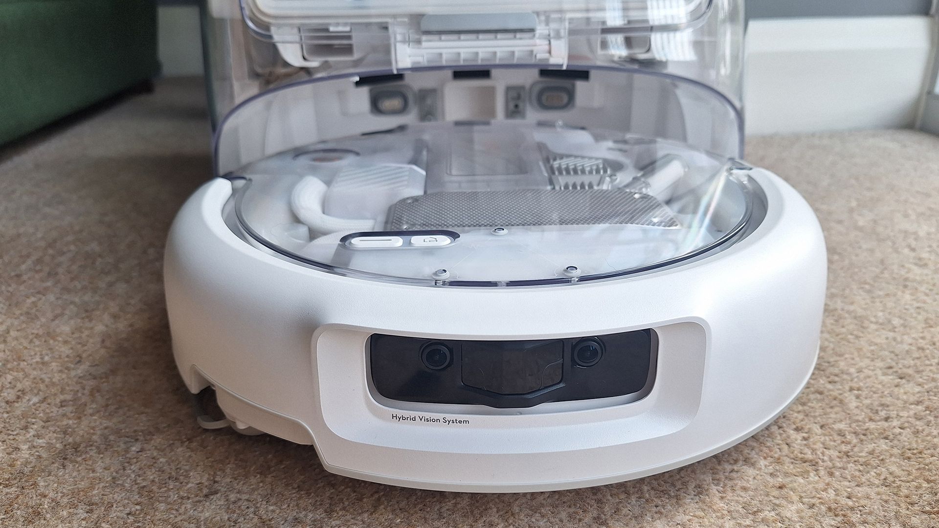 DJI Romo 2: Giger ve iMac G3 esintileri taşıyan yeni robot süpürge, gelişmiş gizlilik önlemleriyle geliyor