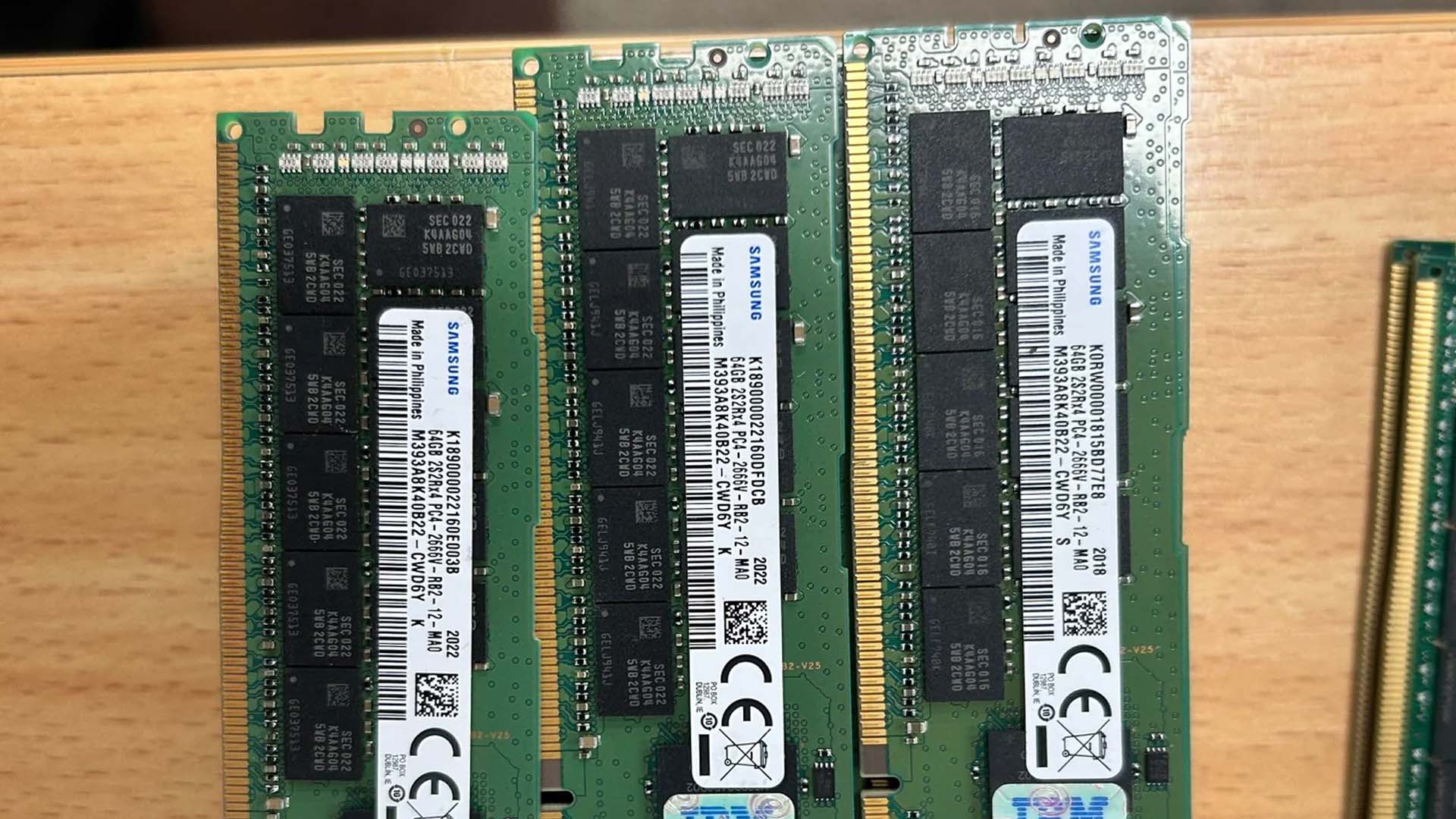 Garajda 10 000 $ Değerinde 64 GB DDR4 Bellek Hazinesi