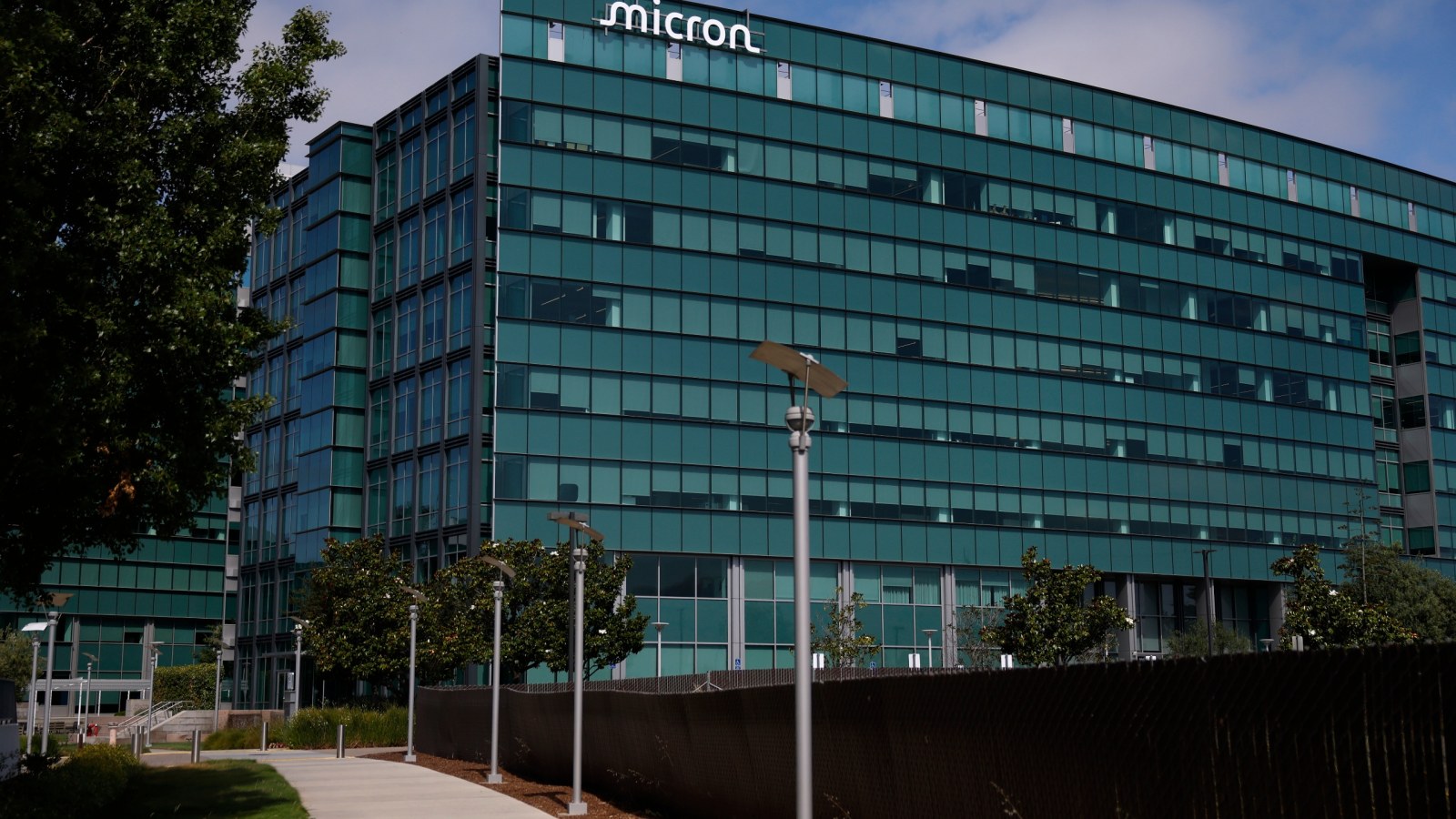 Micron %65.5 Büyüme ile, Samsung ve Hynix'i Geride Bıraktı