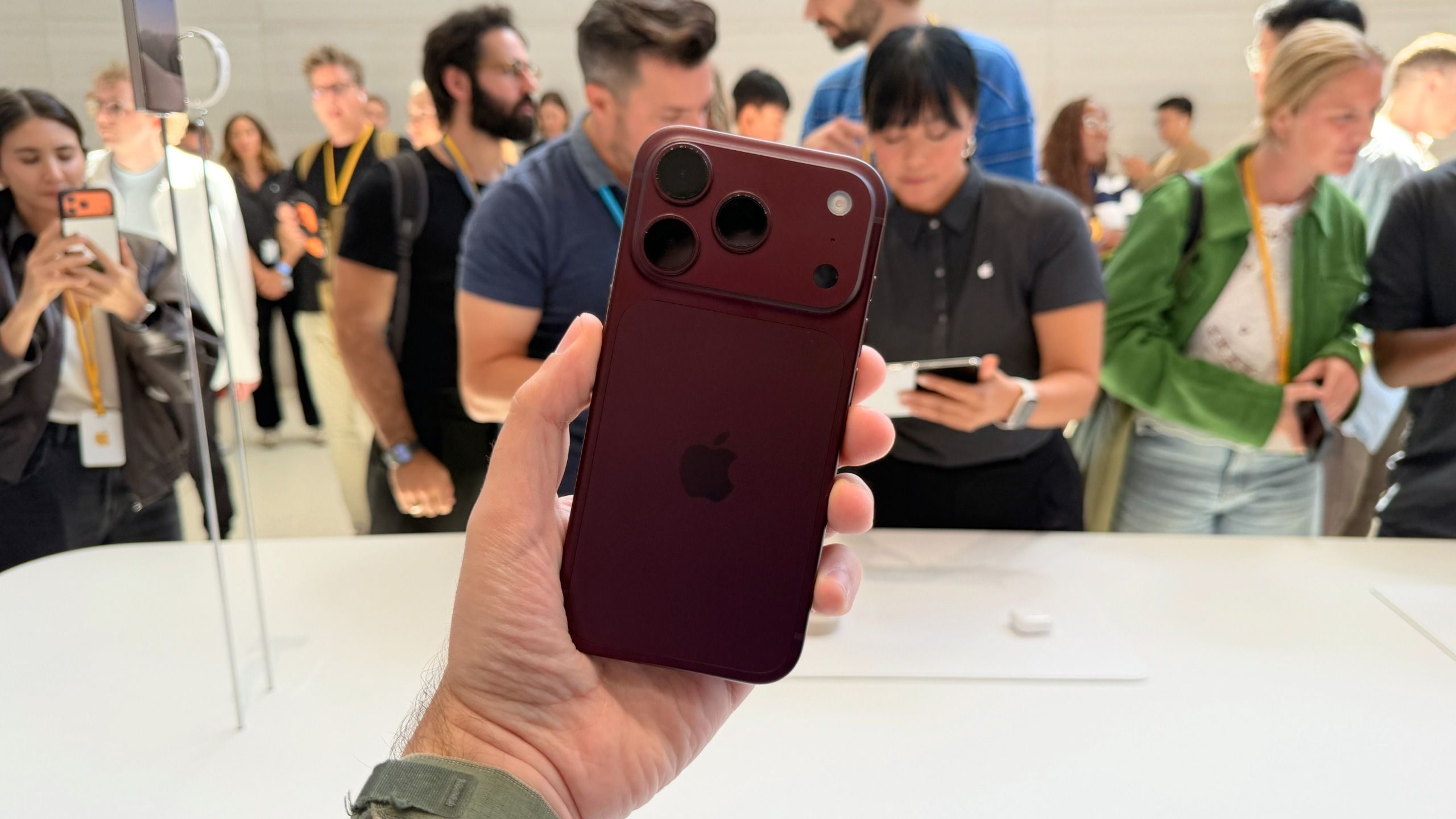 iPhone 18 Pro ve Pro Max Tanıtıldı: Değişken Diyafram ve Küçülen Dynamic Island ile Geliyor