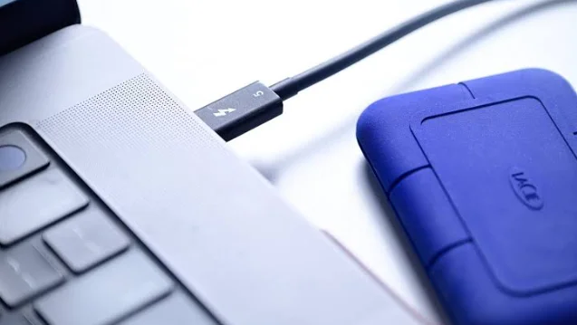 Harici SSD'ler yüksek hız sunarken, HDD'ler kapasite ve maliyet avantajı sağlıyor