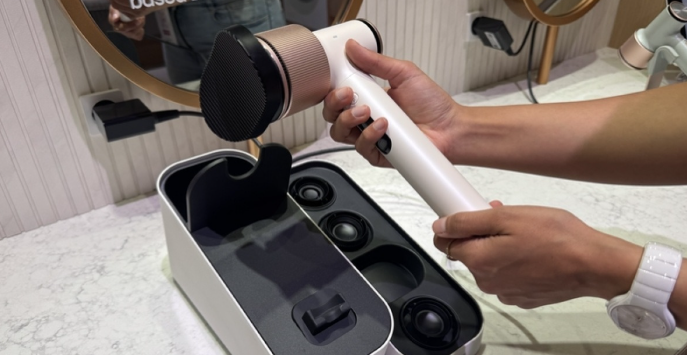 LG AirDew İncelemesi: LG'nin Dyson'a Meydan Okuyan İlk Saç Kurutma Makinesi