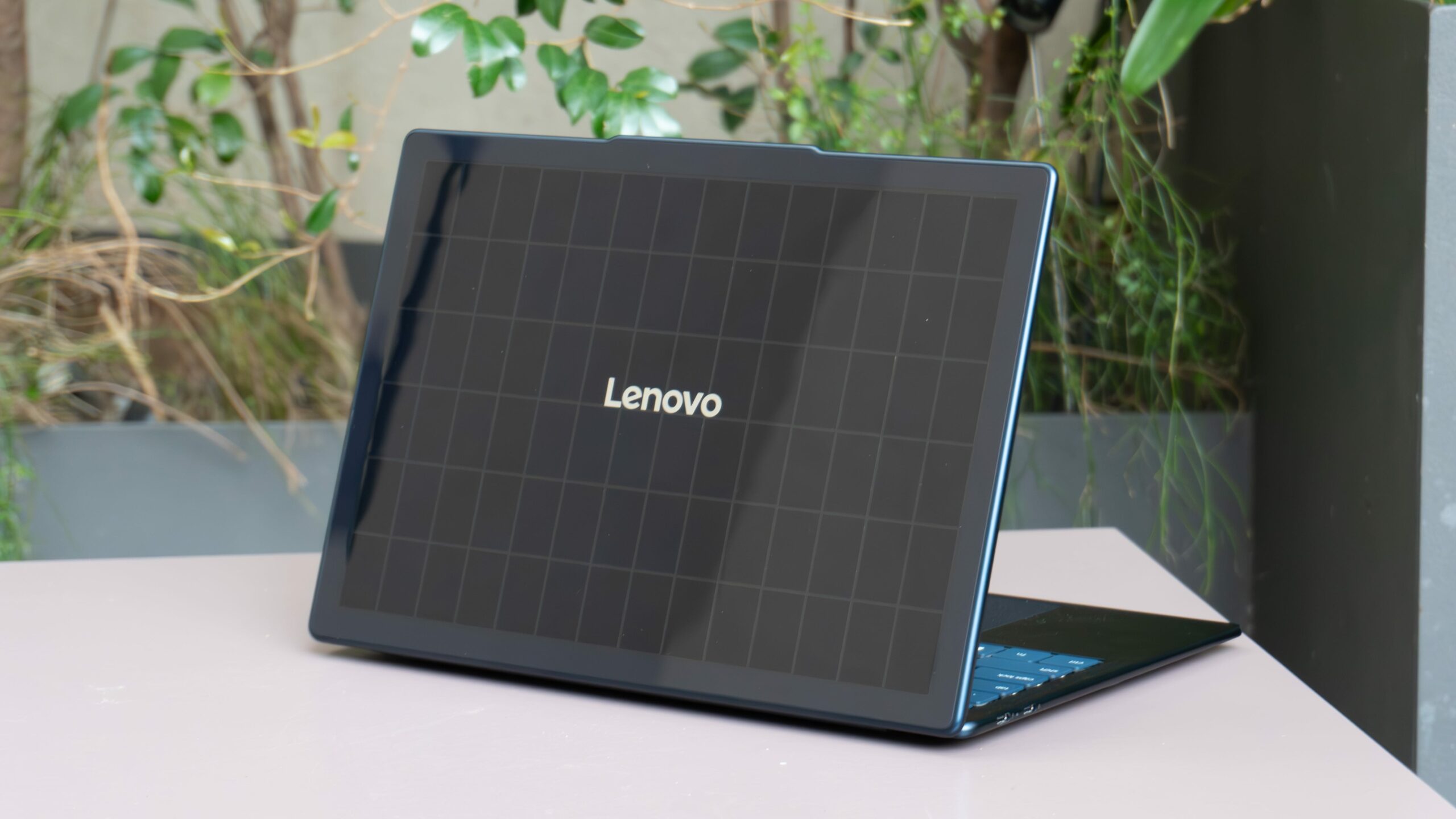 Lenovo Yoga Solar PC İncelemesi: Güneşle Şarj Olan Dizüstü Bilgisayar